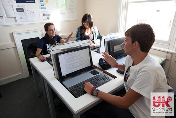 Oxford International English Schools/Brighton 사진 1