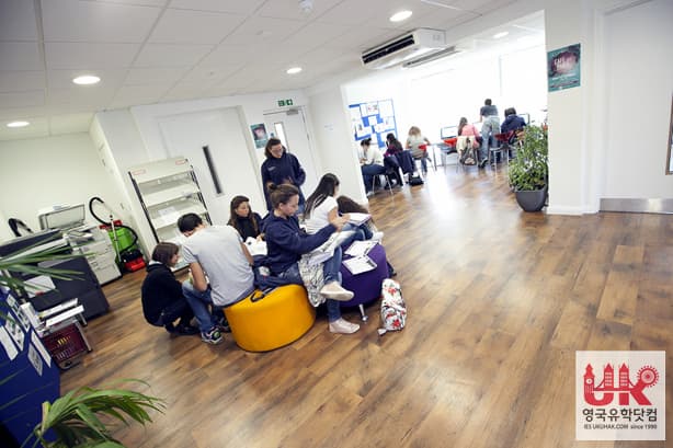 Oxford International English Schools/Greenwich 사진 8